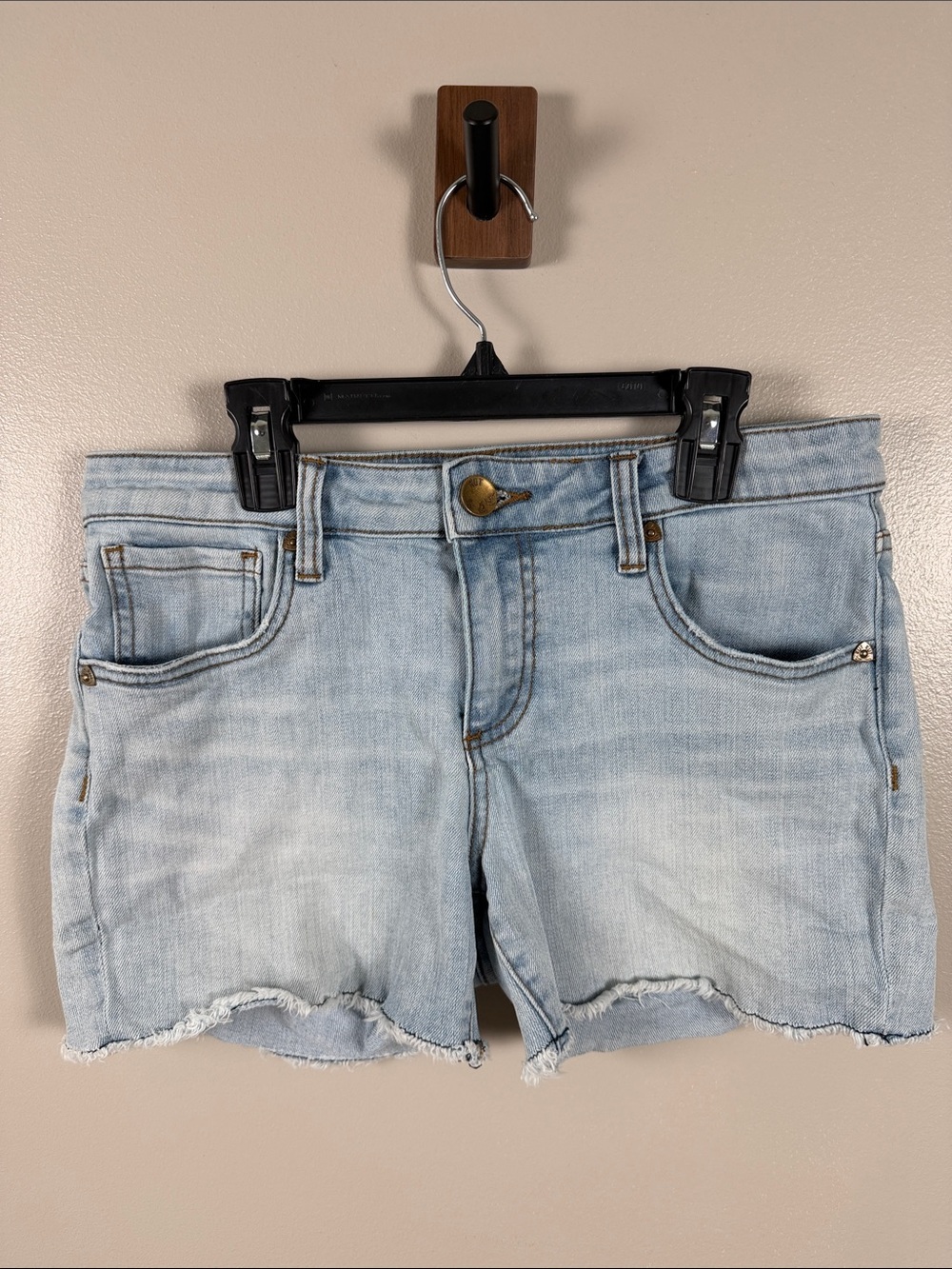 Kut from the Kloth Women's Light Blue Denim Cutoff Shorts with Frayed Hem Size 4